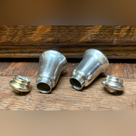 Early 20th Century Antique Sterling Silver Miniature Salt & Pepper Shakers - Picture 13 of 14